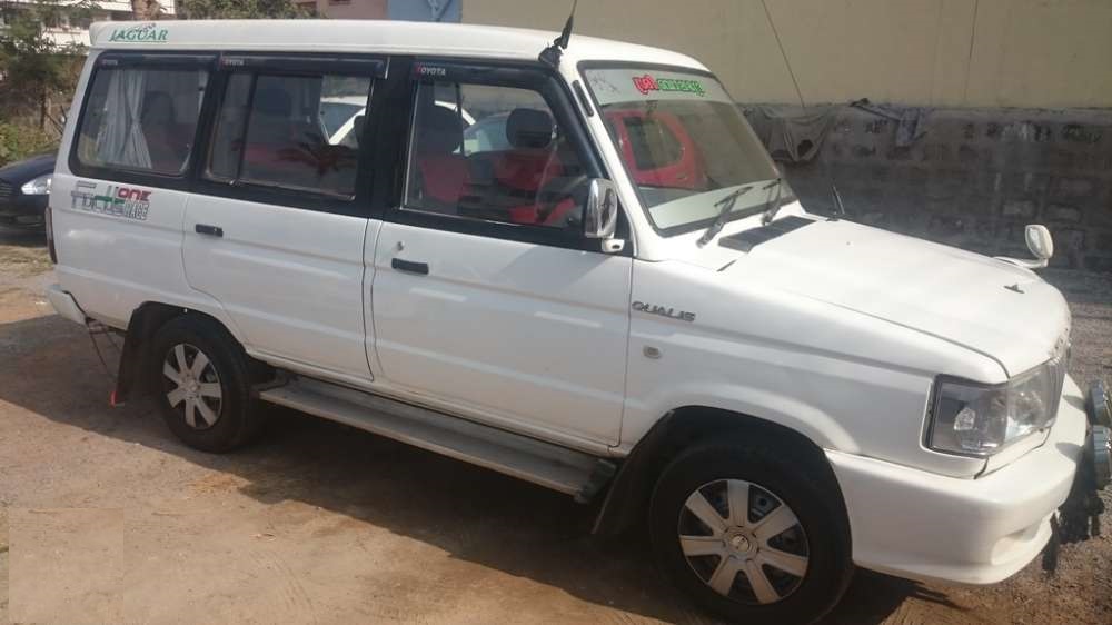 Used 2004 Toyota Qualis car in Hyderabad for Rs. 280000