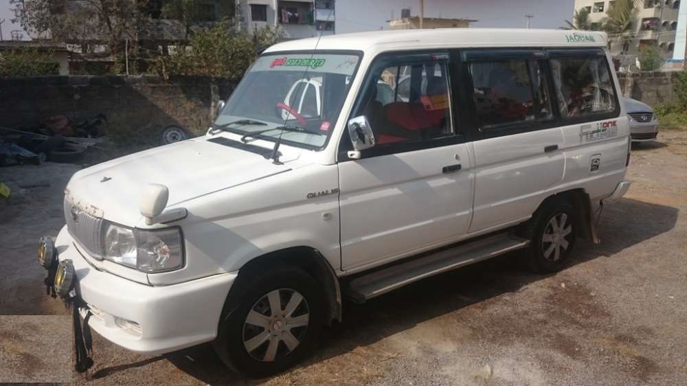 Used 2004 Toyota Qualis car in Hyderabad for Rs. 280000